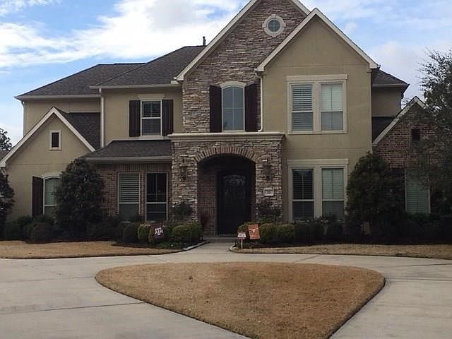Circle Drive For This Custom Home On Oversized Lot With 3 Car Detached Garage. No Flooding During Last Hurricane*Home Has Great Drainage.