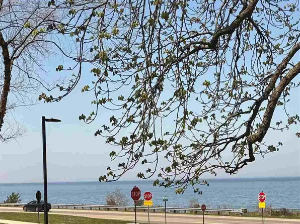 804 Arlington Ave APT 6, Petoskey, MI 49770