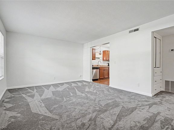 4th image of 1881 Hanover St