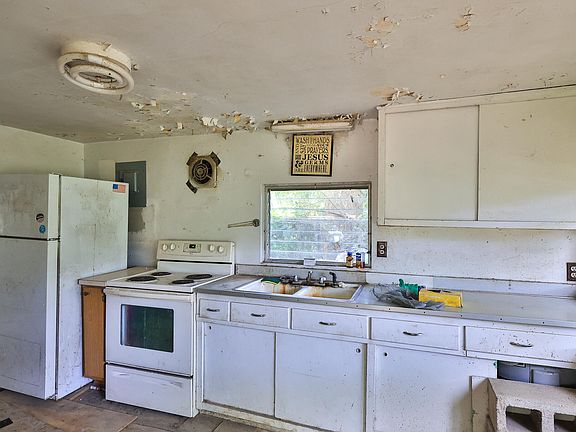 5th image of 1705 Evergreen St