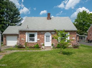 33 Sampson Pkwy, Pittsfield, MA 01201