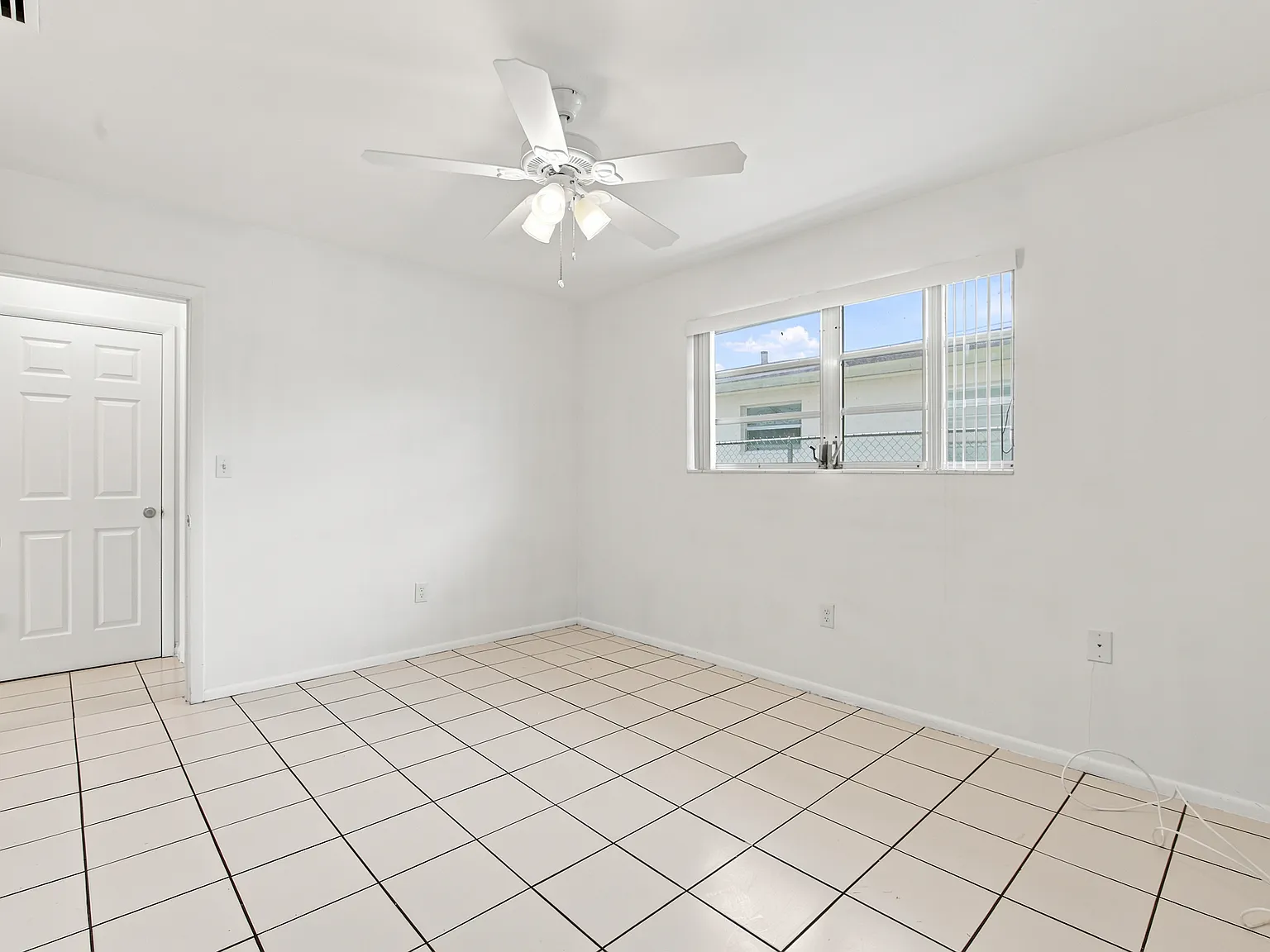 7211 Venetian - 2 — Photo 1