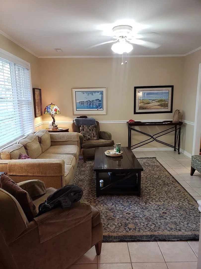 Three Bedroom Ranch in Mount Pleasant — Photo 4