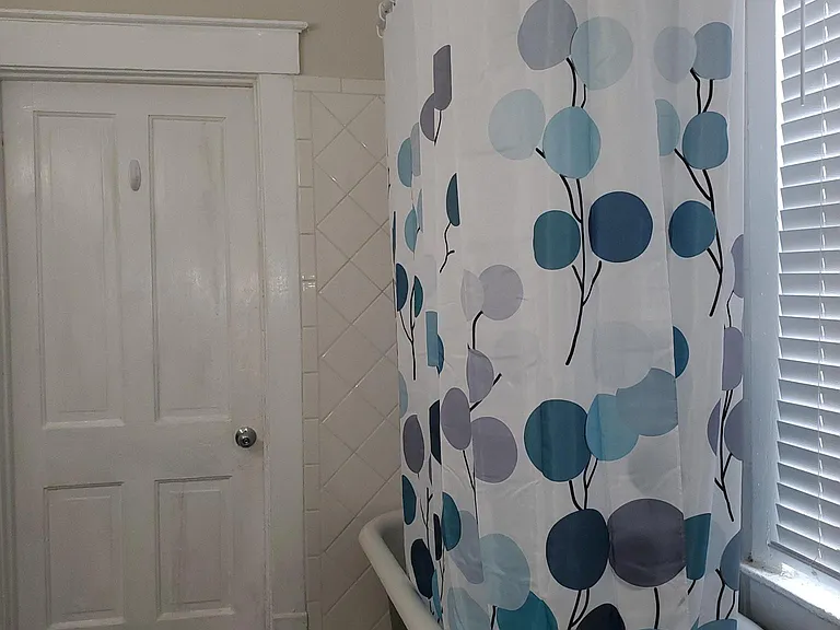 Bath tub