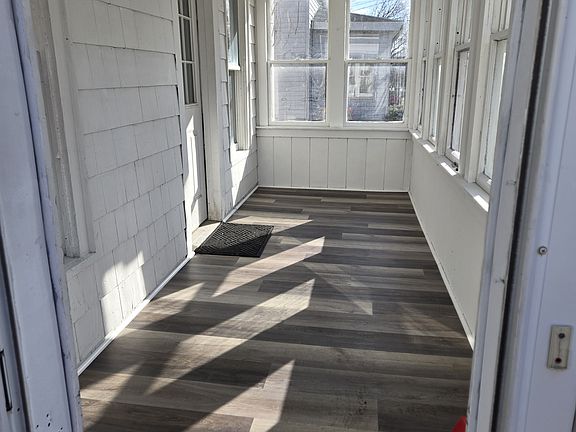 3rd image of 804 W Jefferson St #1