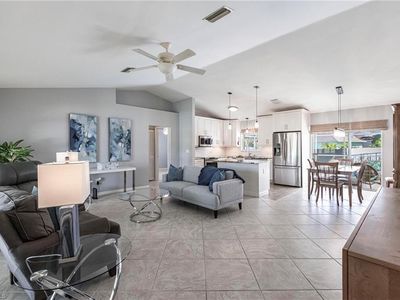 3270 Valencia DR, Naples, FL, 34120