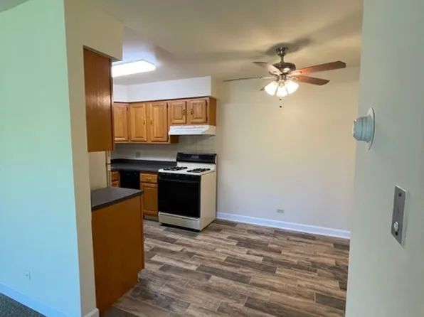 875 Westmoreland Dr, Vernon Hills, IL 60061