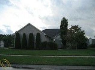 27222 Sparrow Ct, Chesterfield, MI