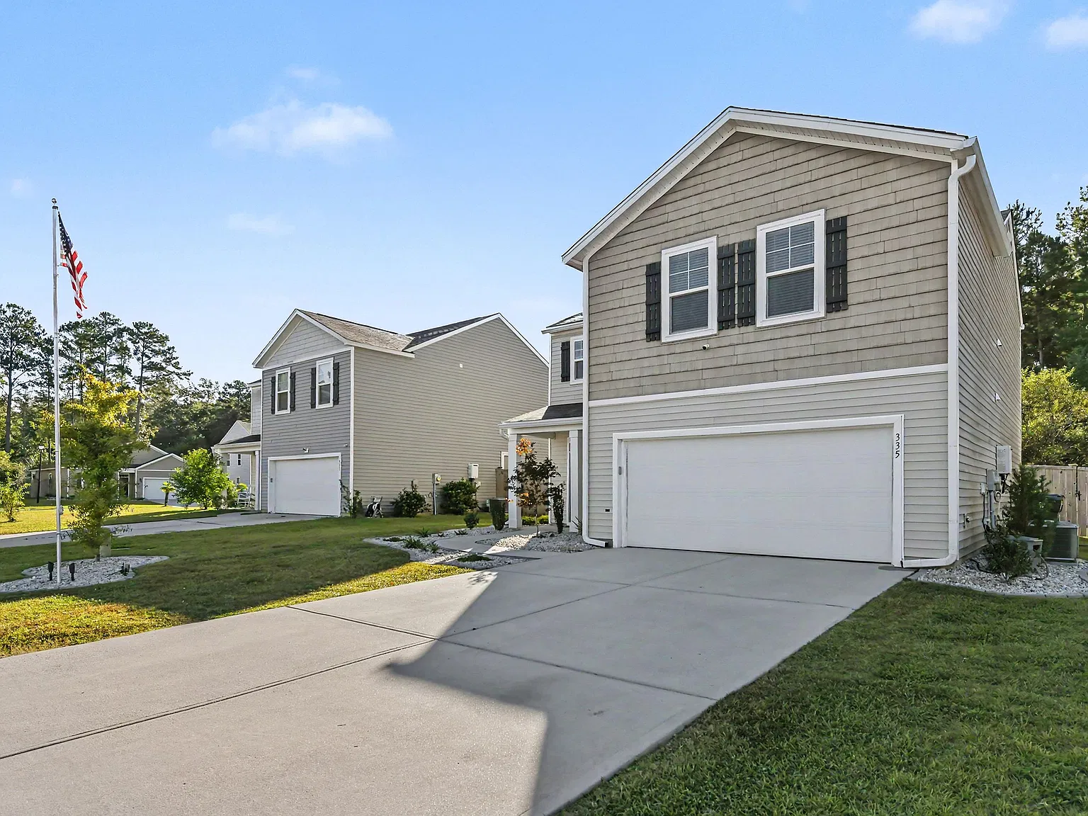 4 bed, 2.5 bath, 1896 sqft, $2,500 — Photo 3