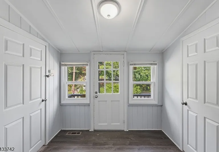 33 Hillside Ave — Photo 4