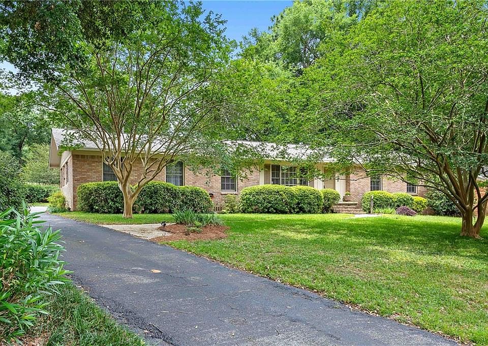 1st image of 178 Country Club Dr