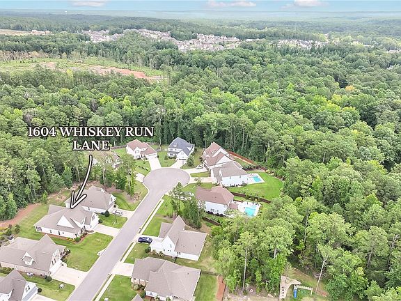 3rd image of 1604 Whiskey Run Ln