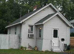 8 Russell Rd, Colonie, NY 12205