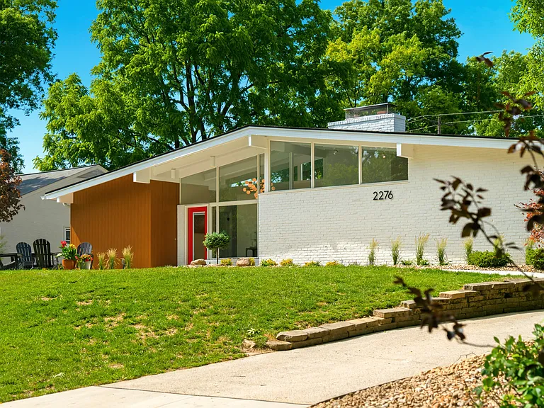 2276 Johnston Rd — Photo 5