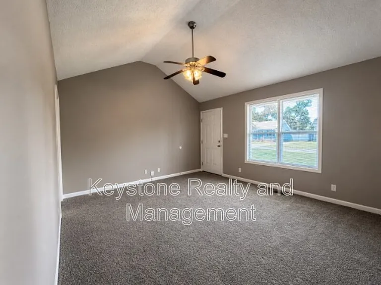 1920 Timberline Cir — Photo 3