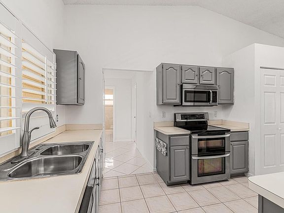 5th image of 1126 SW Calmar Avenue