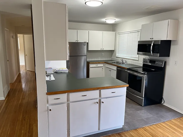 3605 Martin Dr — Photo 11