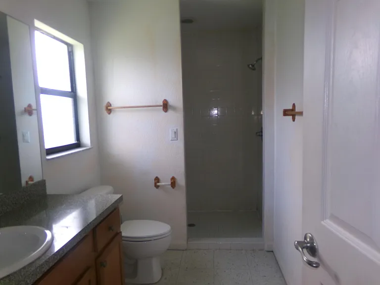 1667 SW California Blvd — Photo 11
