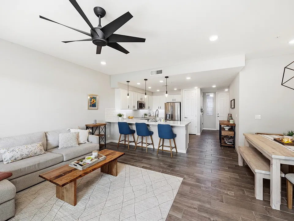 250 W Queen Creek Rd #102