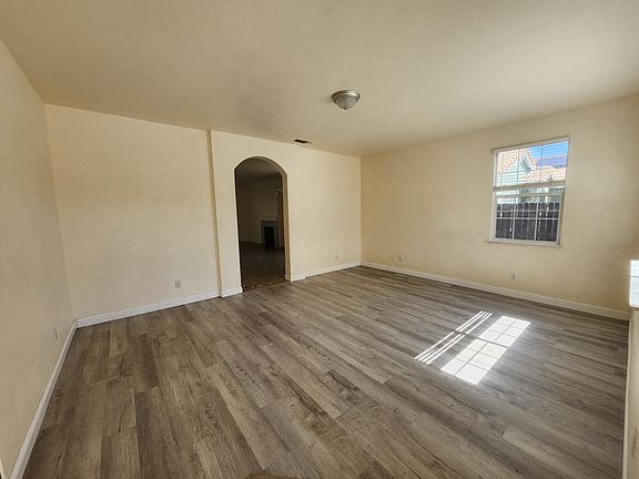 3rd image of 1523 Countryside Dr