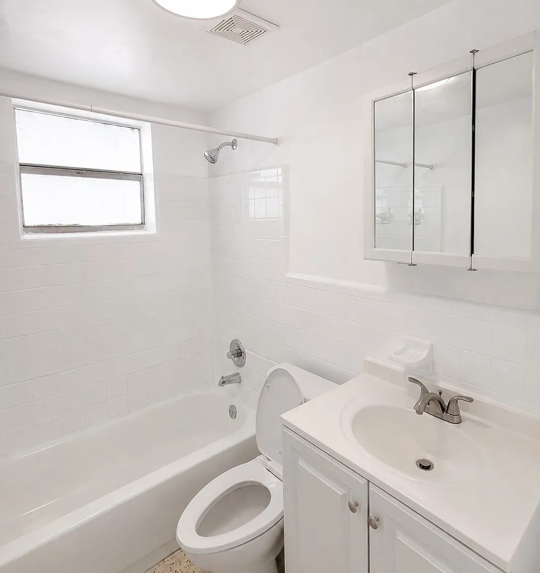 1644 SW 2nd St — Photo 3