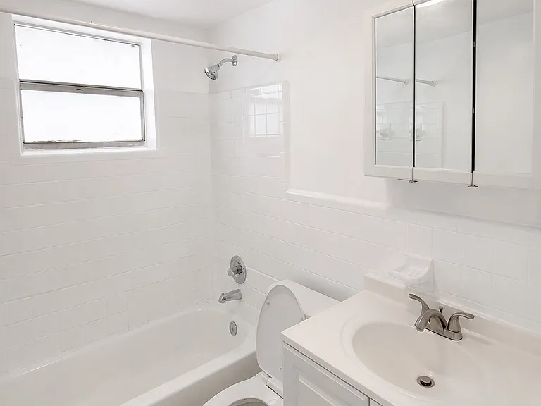 1644 SW 2nd St #2 — Photo 3