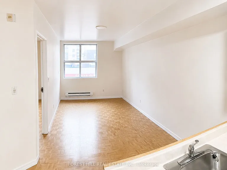 126 Dundas St E #202 — Photo 7