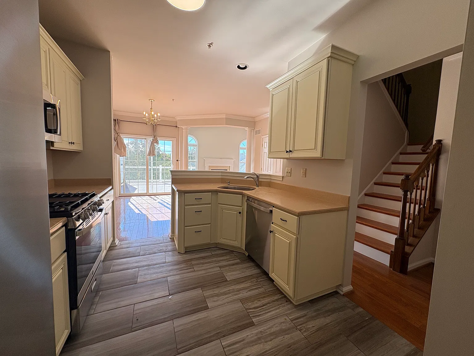 3 bed, 2.5 bath, 1700 sqft, $2,900 — Photo 3