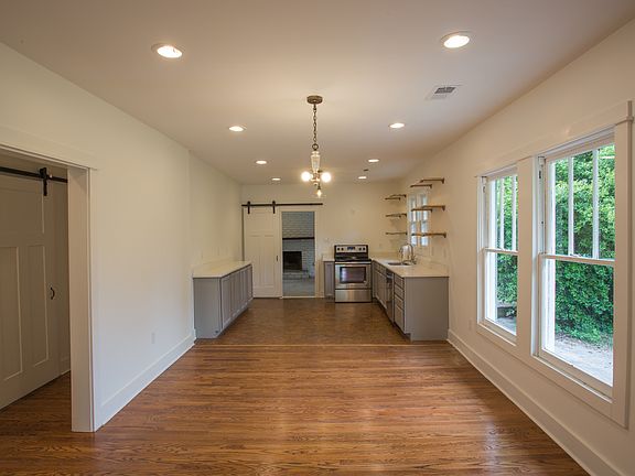 3rd image of 707 Radford Pl