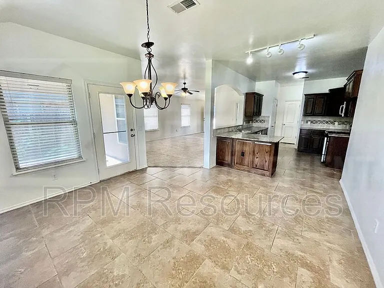10913 SW 30th St — Photo 11