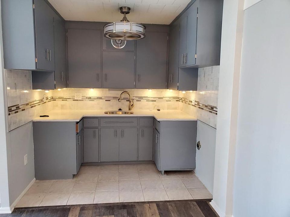 8300 W Jefferson Ave, photo 15