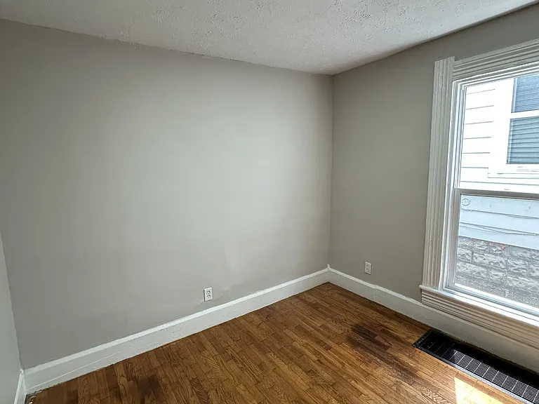 2703 S Walnut St — Photo 6