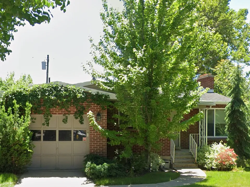 2234 E Roosevelt Ave