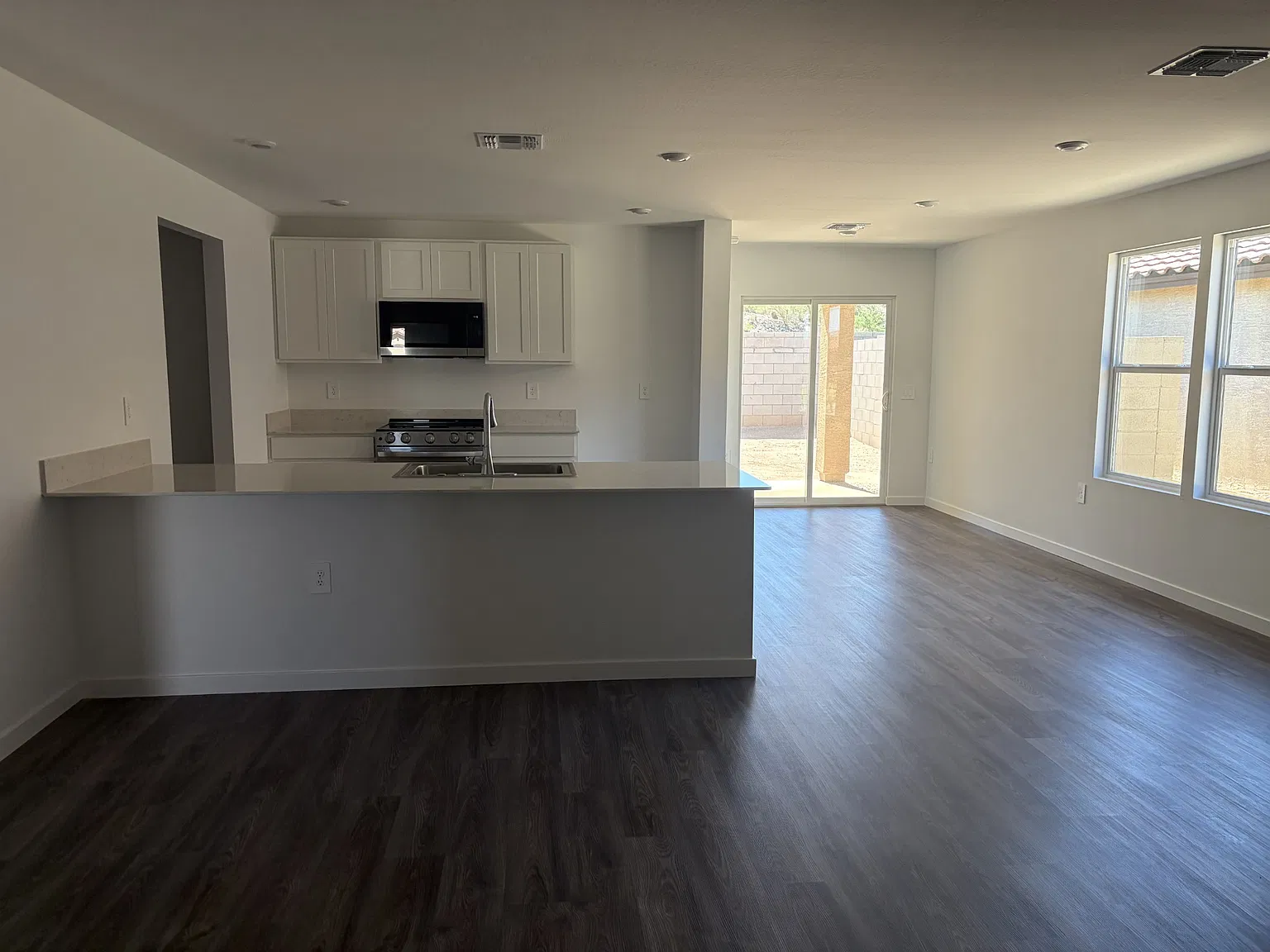 3 bed, 1650 sqft, $1,650 — Photo 2