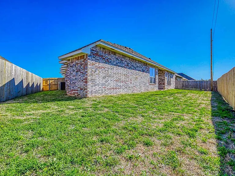 3100 Pebble Pond Dr — Photo 46