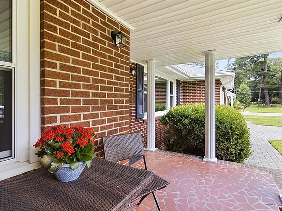 4th image of 208 Woodford Dr