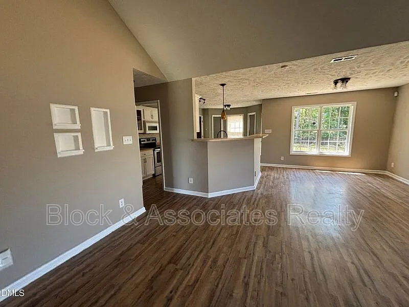 3 bed, 2.0 bath, $1,850 — Photo 2