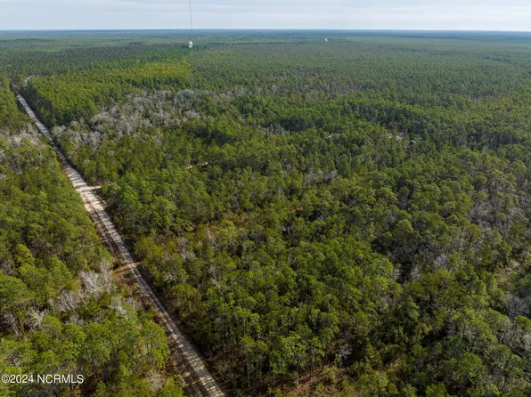1042 N Hummingbird Lane SE, Southport, NC 28461