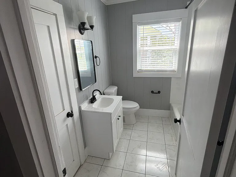 1010 Gault Ave N — Photo 4