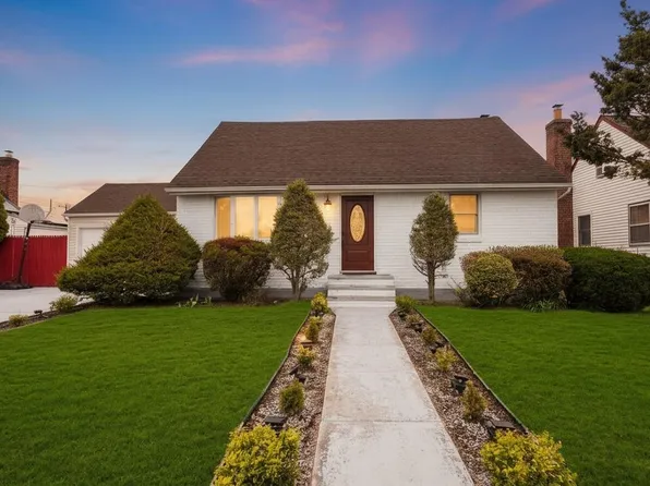 21 Linden Boulevard, Hicksville, NY 11801