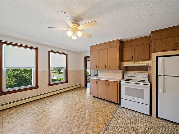 4th image of 19 Bartlett St