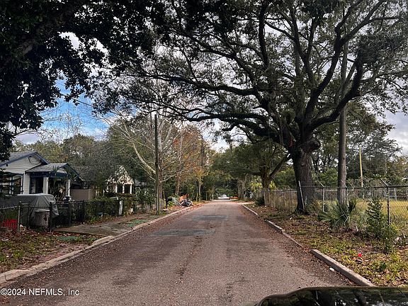 5th image of 1457 E 9TH Street