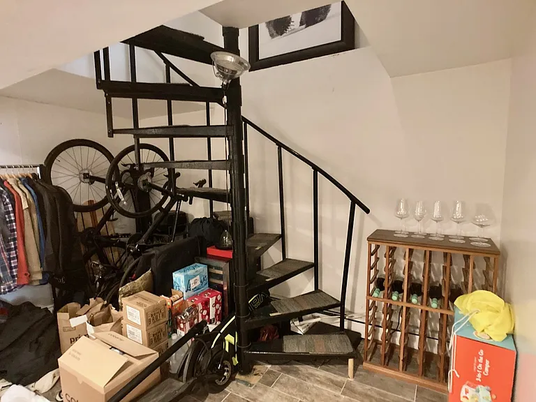 684 De Graw St #1 — Photo 11