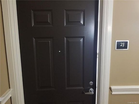 4th image of 31 Greenridge Ave APT 2J