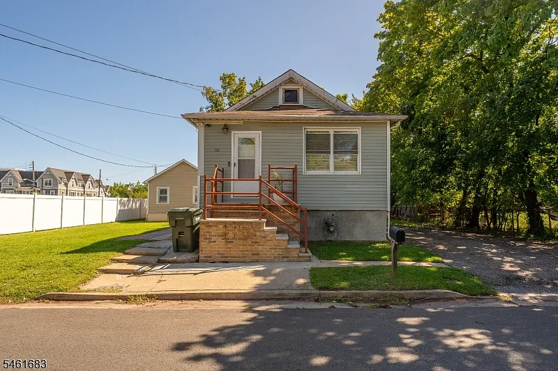166 Victor St #1
