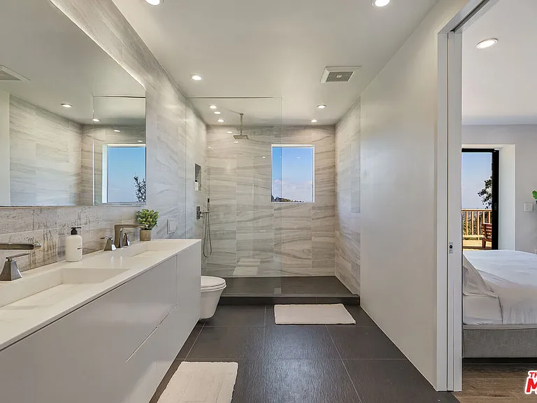 2612 Carman Crest Dr — Photo 11