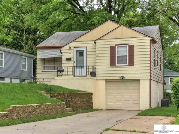 4106 N 53rd St, Omaha, NE 68104