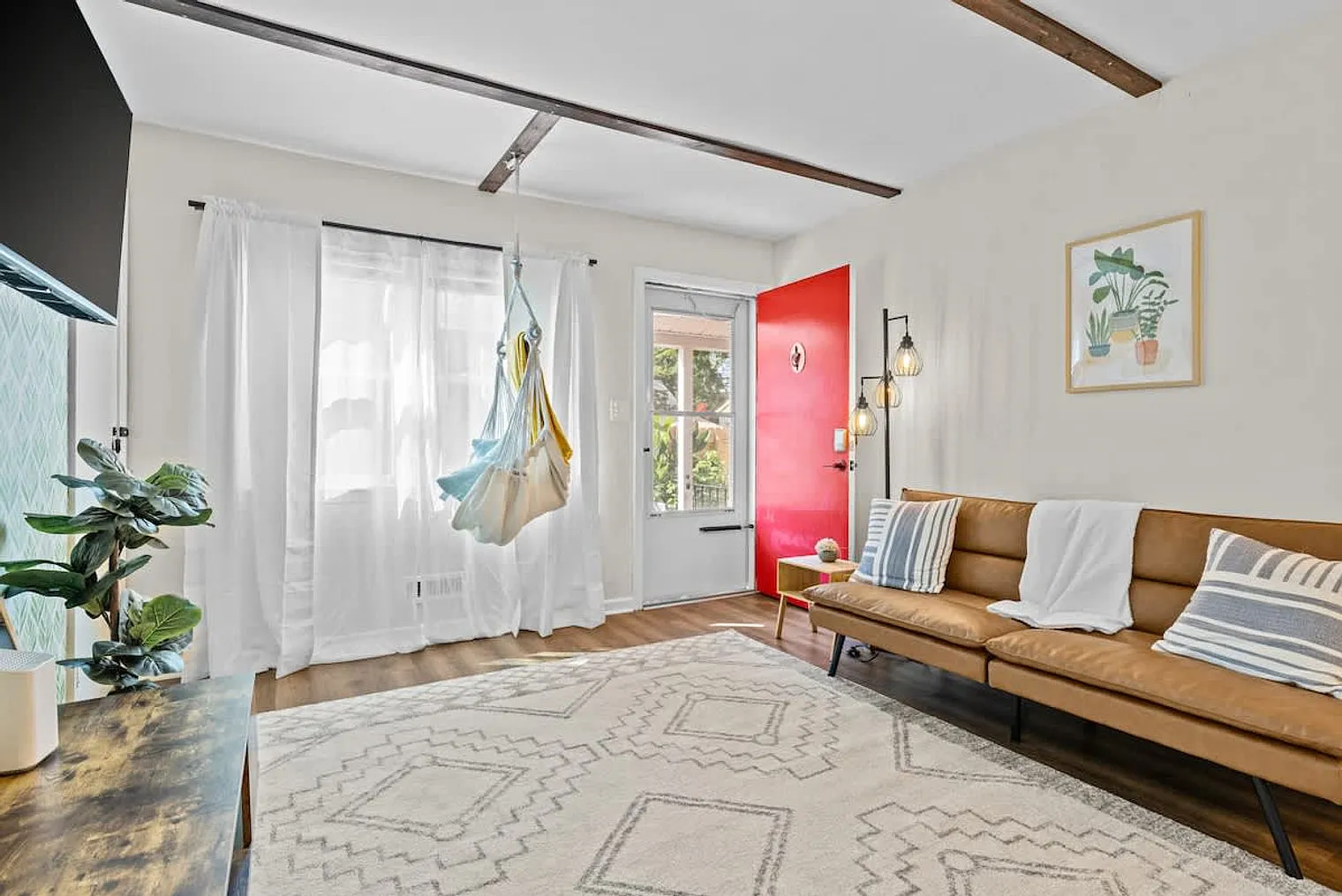 2 bed, 1.0 bath, $2,042 — Photo 2