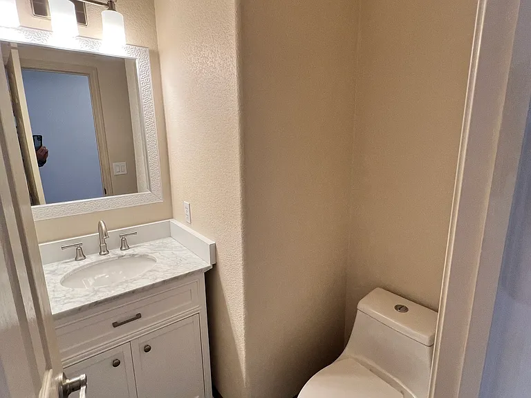 2070 Gonzaga Point — Photo 20