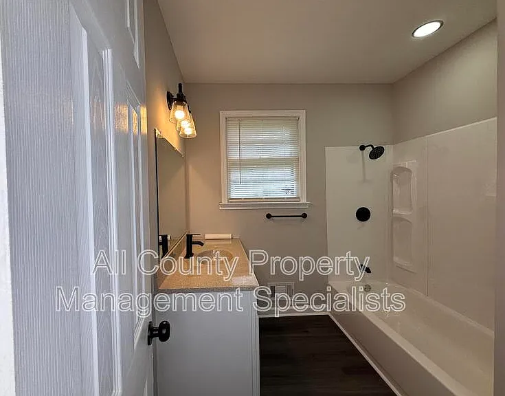 1013 Pinelane Rd — Photo 8